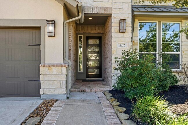 Foto del edificio - 15822 Pilot Knob Dr