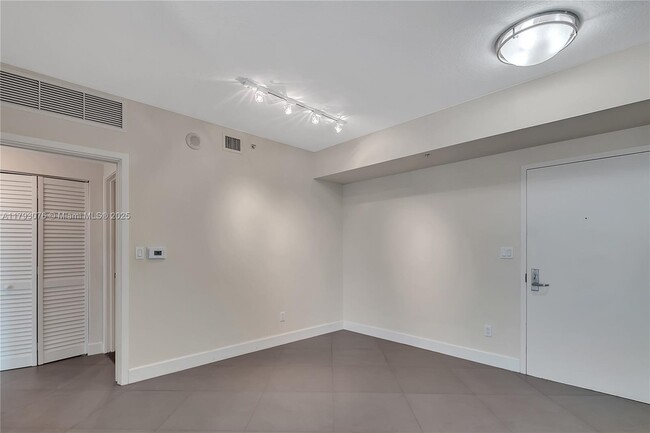 Foto del edificio - 335 S Biscayne Blvd