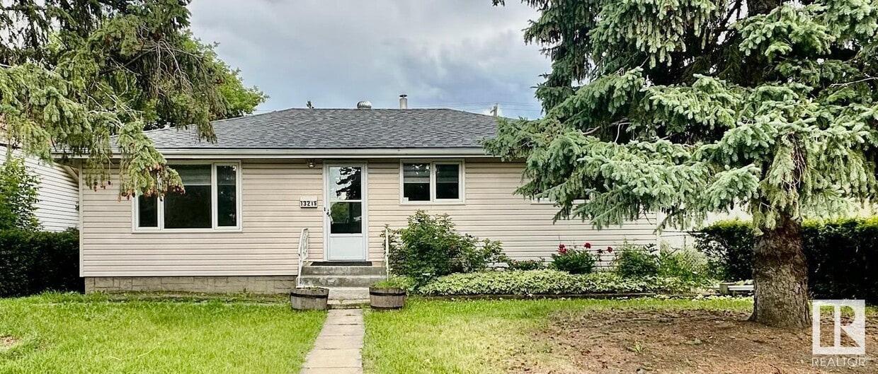 Primary Photo - 13215-13135 135 St NW