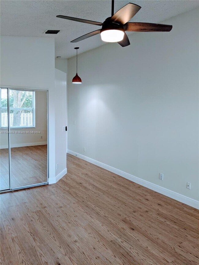 Building Photo - 14870 SW 50th Ct