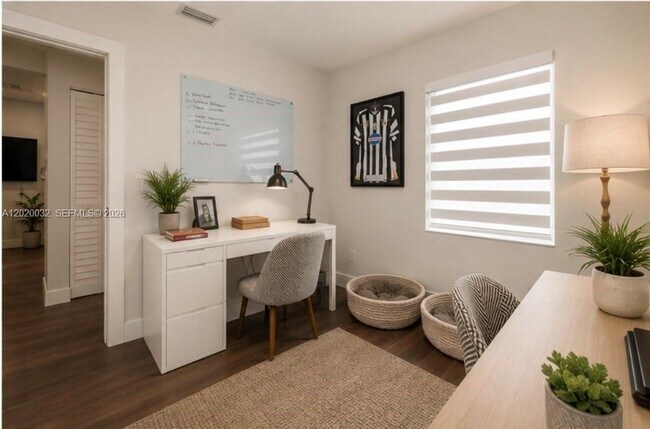 Foto del edificio - 4381 SW 14th St
