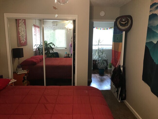Foto del edificio - Take Over My Lease in January 2025 !!!!  Greenwood Estates has an Excellent 2 Bedroom, 1.5 Bath T...