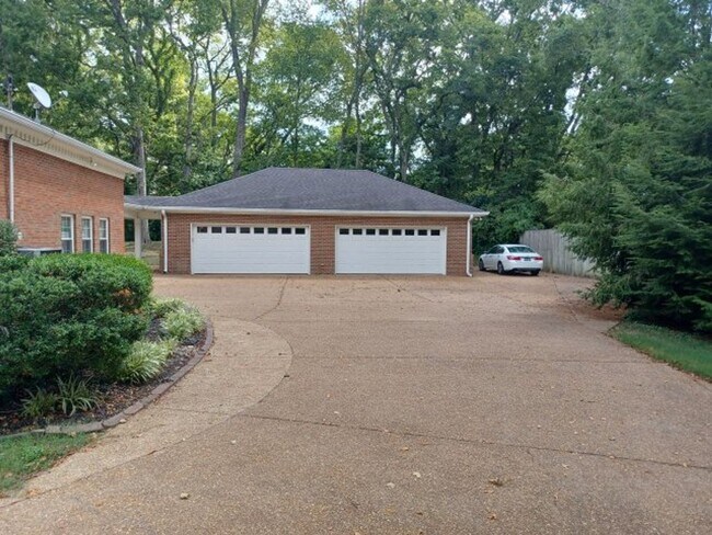 Foto del edificio - 4 br, 2.5 bath House - 302 Dyer Lane