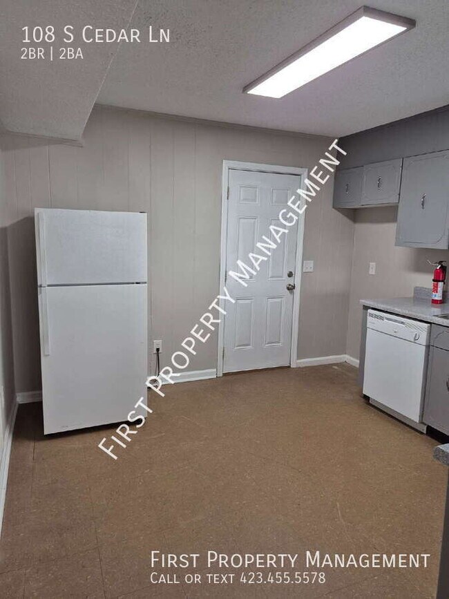Building Photo - 108 S Cedar Ln