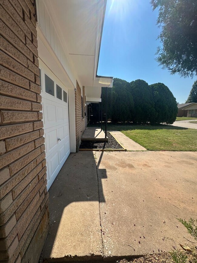 Foto del edificio - 3 bed 1.5 bath 1 car garage