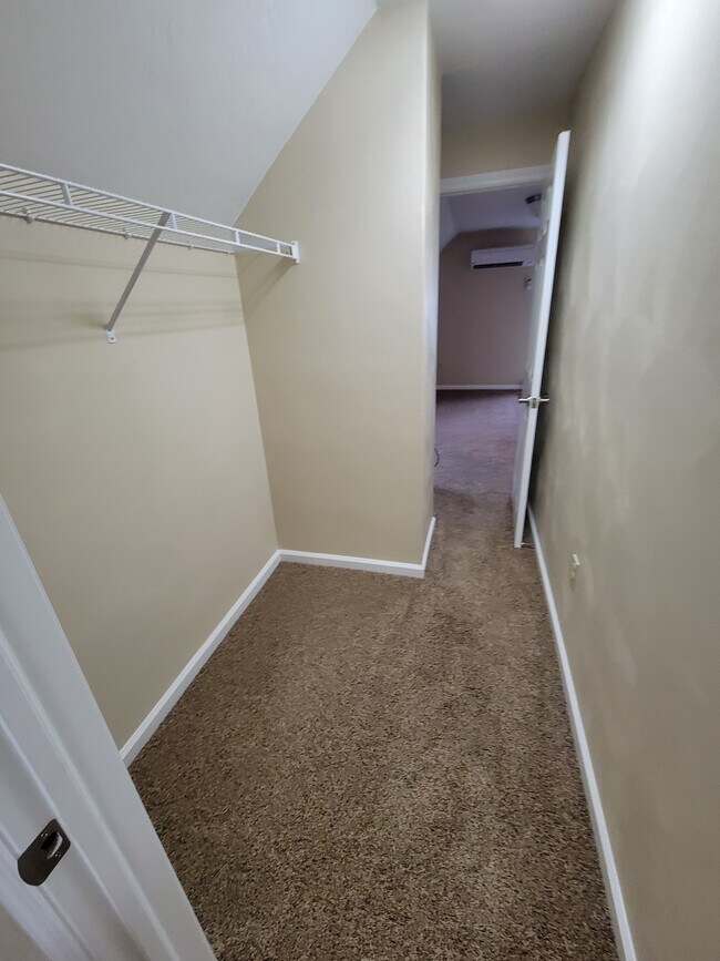 Closet - 115 N 6th St