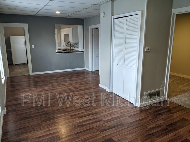 Building Photo - 822 Nagold St NW