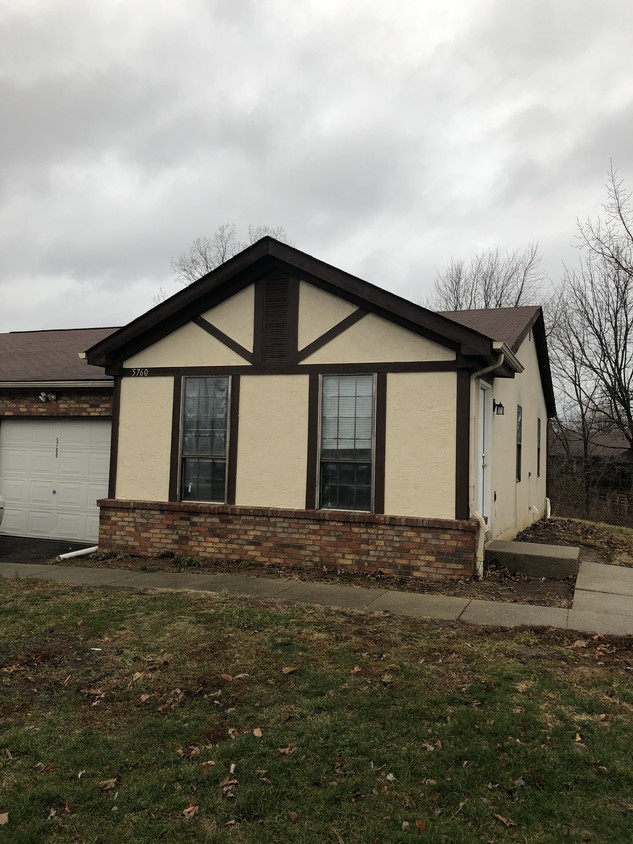 Primary Photo - 5760 Hunting Hollow Ct
