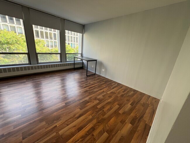 Foto del edificio - 1400 E 55th Pl