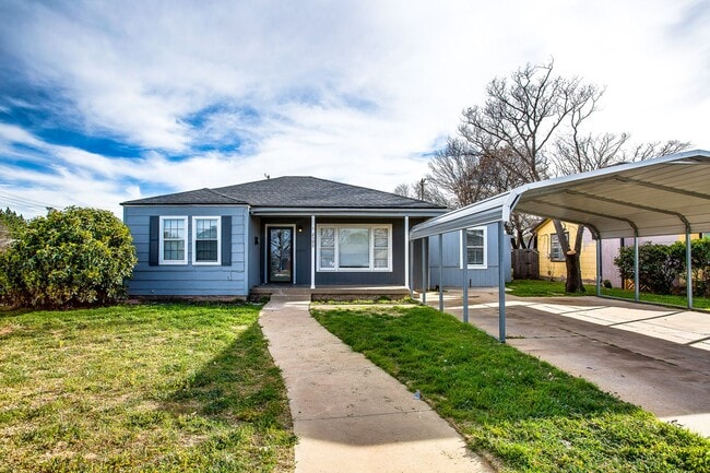 Building Photo - Spacious 3 Bedroom 1 Bath in Great Location!