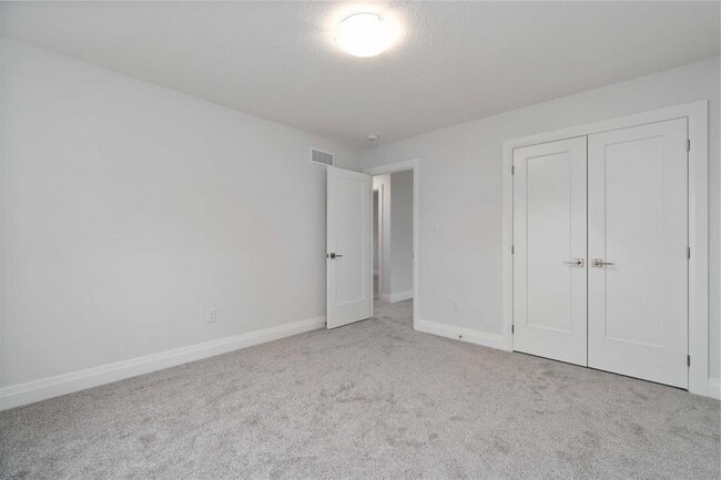 Photo du bâtiment - 608 Sweetbay Cres