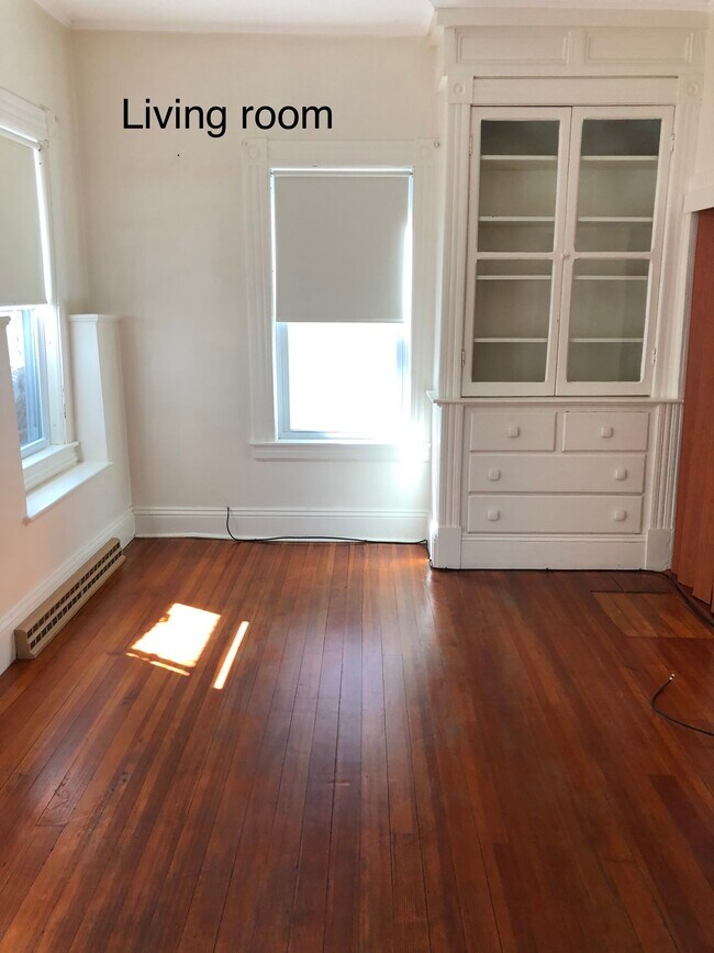 Building Photo - 102 Bowers St