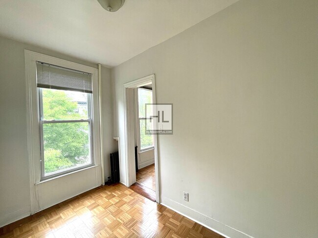 Building Photo - Brownstone 2 Bedroom Flex Madison St