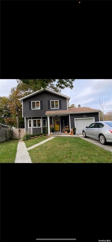 Primary Photo - 11 Baywood Dr