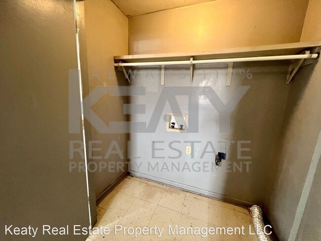 Building Photo - 3 br, 2 bath House - 128 Sternberg Dr