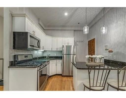 Building Photo - 400 Marlborough St