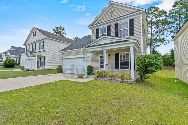 Building Photo - "Charming 3-Bedroom Retreat with 2.5 Baths...