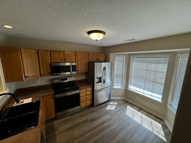 Building Photo - 824 Hamlet Cir S