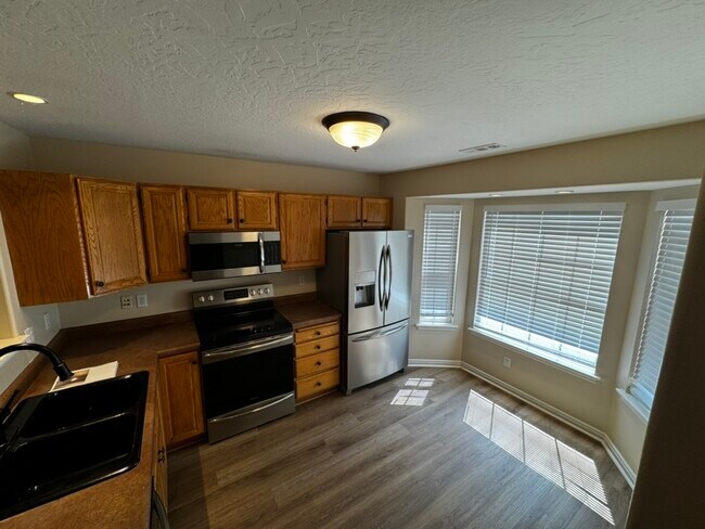 Foto del edificio - 824 Hamlet Cir S