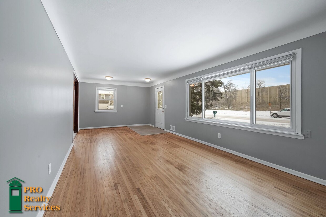 Foto principal - 4 Bedroom Home **1 Month Free with a March...