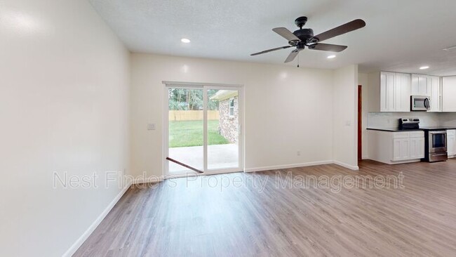 Foto del edificio - 1230 Oakwood Ln