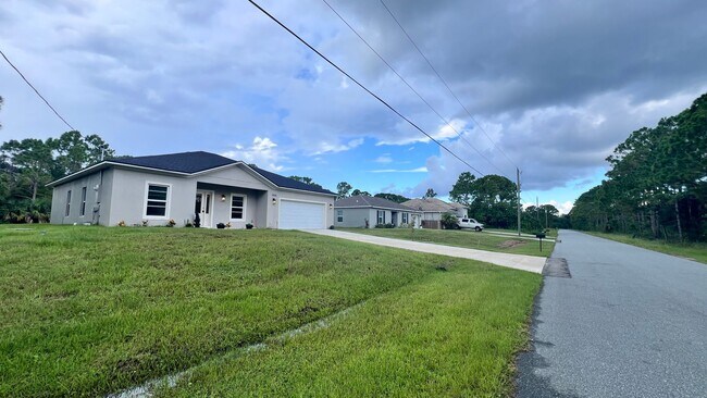 Foto del edificio - WONDERFUL 4 BD/2BA Home in Beautiful Palm ...