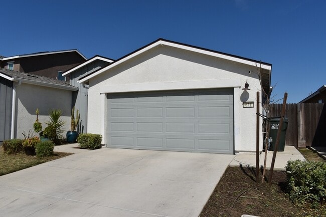 Photo - 671 Keenan Ct House