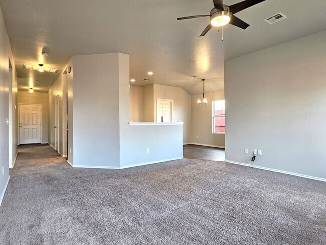 Foto del edificio - Charming 3 bedroom in the heart of Noble, OK!