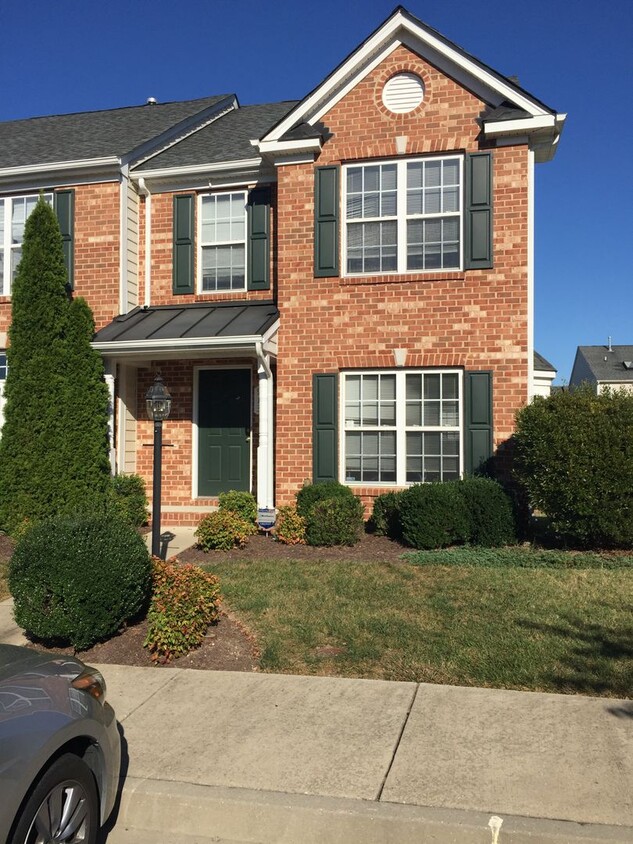 Primary Photo - Beautiful Townhouse To Rent in Easter Henrico