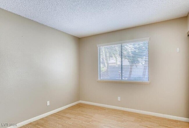 Foto del edificio - 5204 Shady Grove Ln