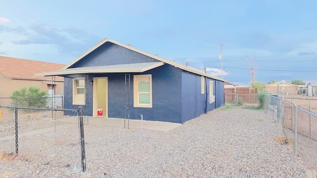 Building Photo - 141 E Ash Ave