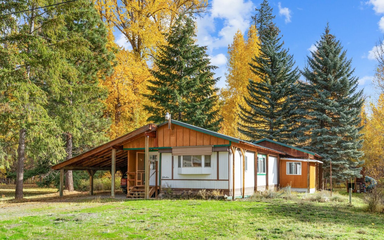 Primary Photo - Spacious 2-Bed, 1-Bath Rental with Bonus R...