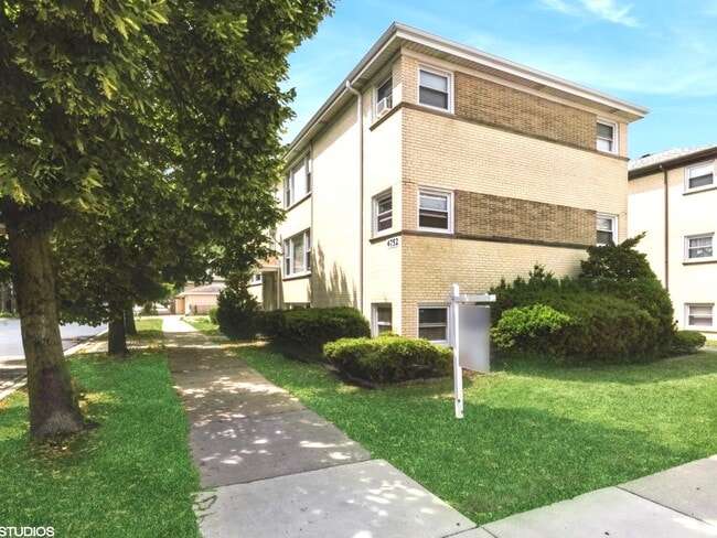 Building Photo - 4752 N Menard Ave