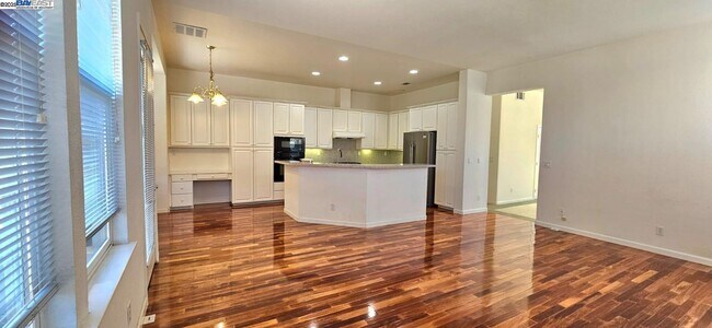 Foto del edificio - 43401 Laurel Glen Cmn