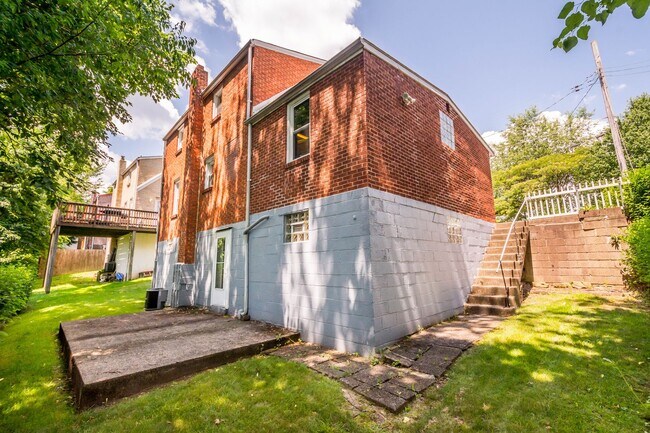 Foto del edificio - AVAILABLE NOW!! GORGEOUS 2 BED / 2 BATH HO...