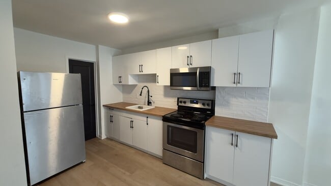 Building Photo - 187 Church St