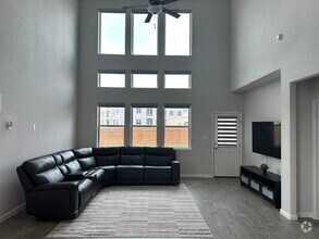 Building Photo - 316 Greenway Dr