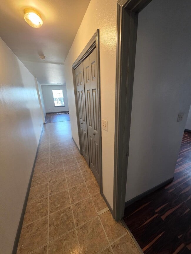 Building Photo - 1303 Edison St