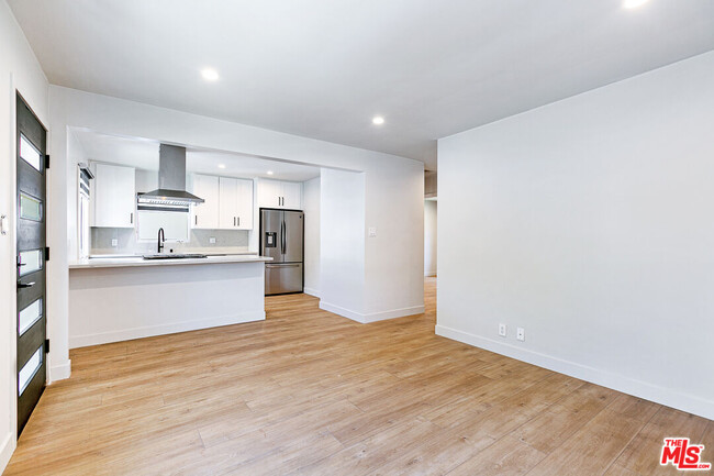 Foto del edificio - 10420 Regent St