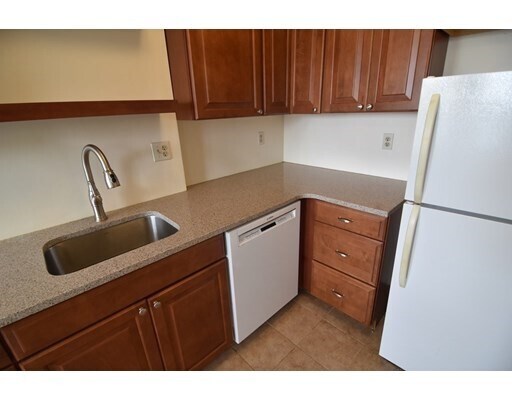 Foto del edificio - 145 Englewood Ave