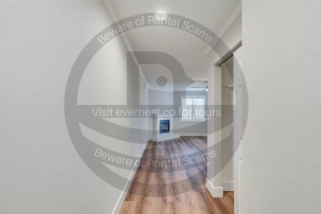 Foto del edificio - Amazing Renovated Condo near Brentwood!