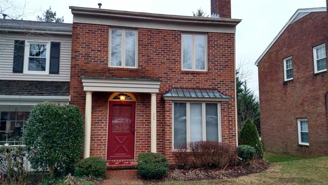 Building Photo - 933 Huntwood Ln