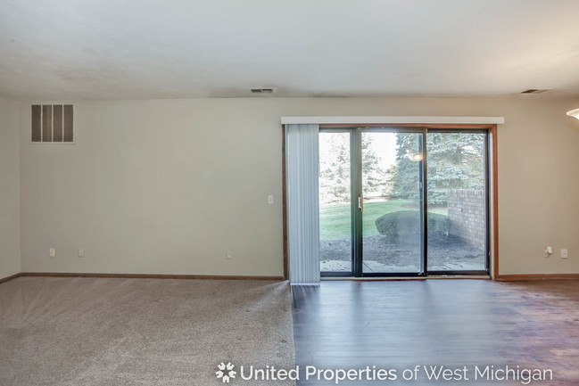 Building Photo - 6691 Boca Vista Dr NE