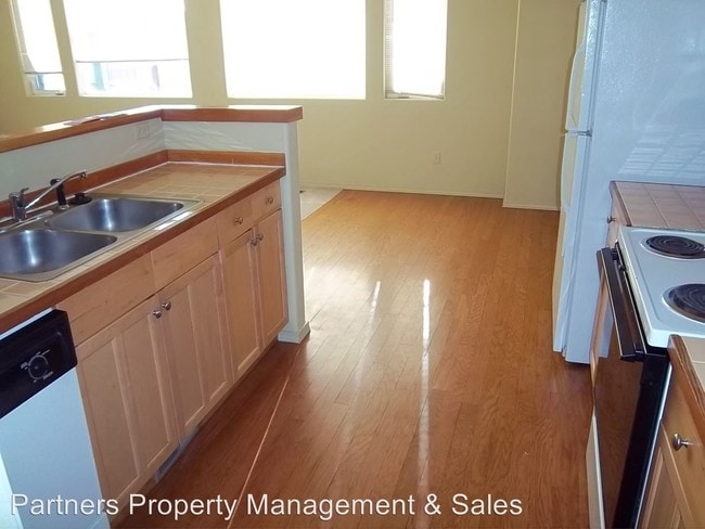 Building Photo - 919 NW Portland Ave