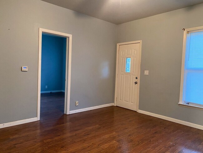 Foto del edificio - AVAILABLE FOR SHOWING! Great House with La...