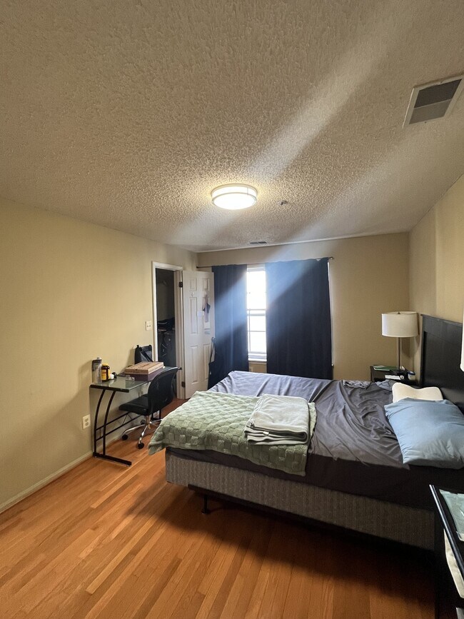 Foto del edificio - 30 Richmond Street4 - Master Bedroom