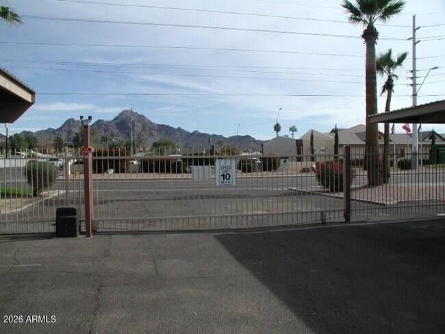 Foto del edificio - 7550 N 12th St