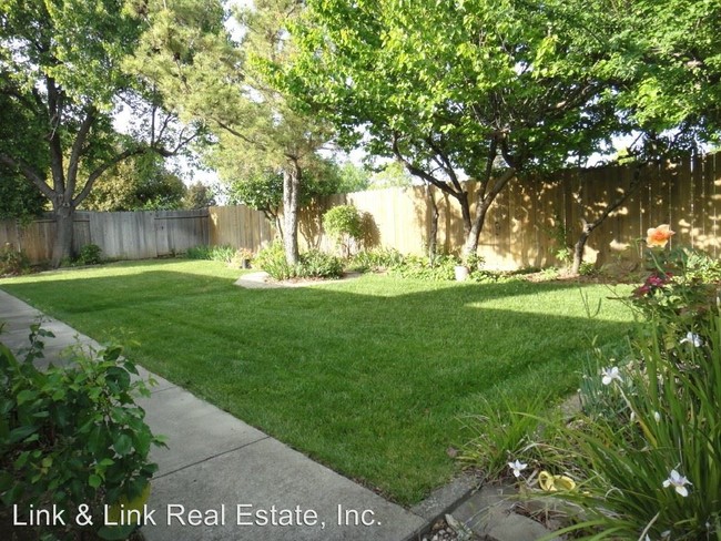 Building Photo - 377 Marna Dr