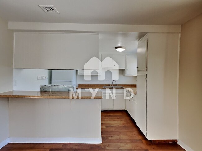 Building Photo - 332 Compton St Apt A