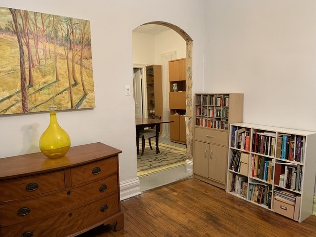 Parlor - 933 Calumet St